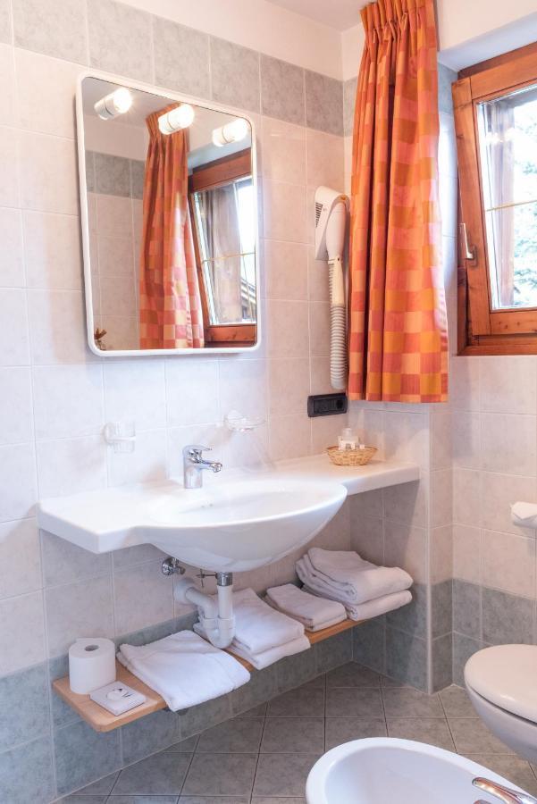 Hotel Garni Rin Da Rin Ливиньо Экстерьер фото